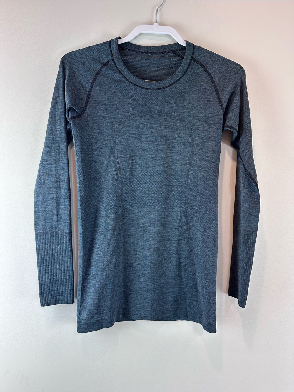 Lululemon Dark Blue Black Swiftly Tech Long Sleeve Athleisure Athletic Shirt 6
